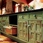 Eskitme desenli vintage tarzı mutfak modelleri