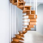 Dubleks evler için ahşap spiral merdivenler